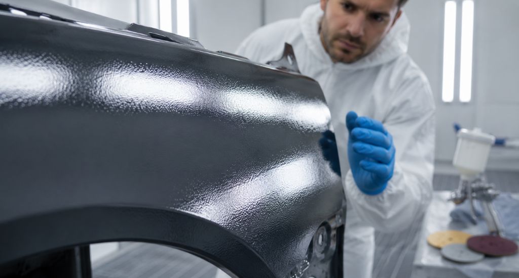 Piel de naranja visible en el acabado de pintura automotriz